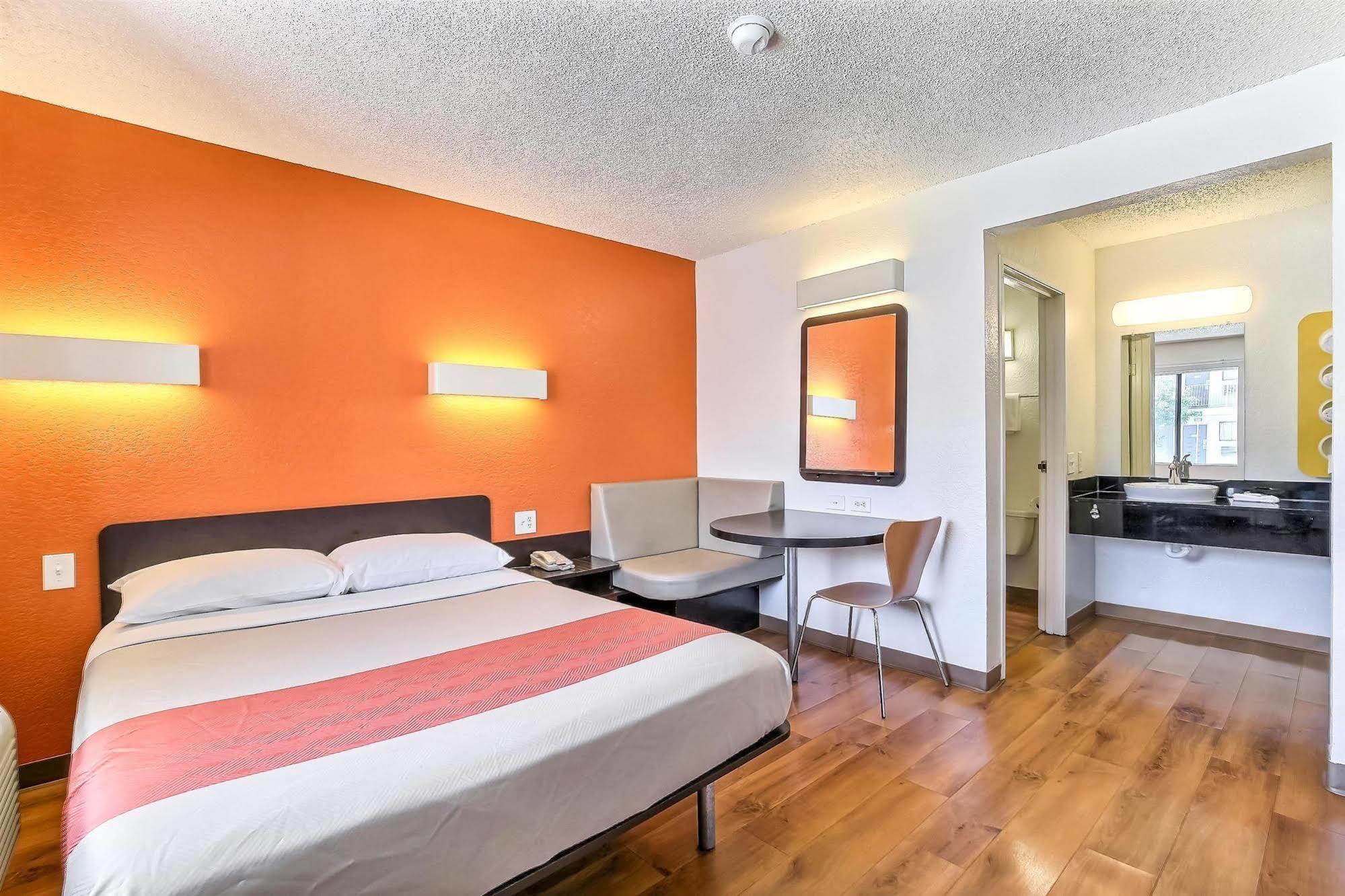 Motel 6-Oakland, Ca - Airport Exterior photo